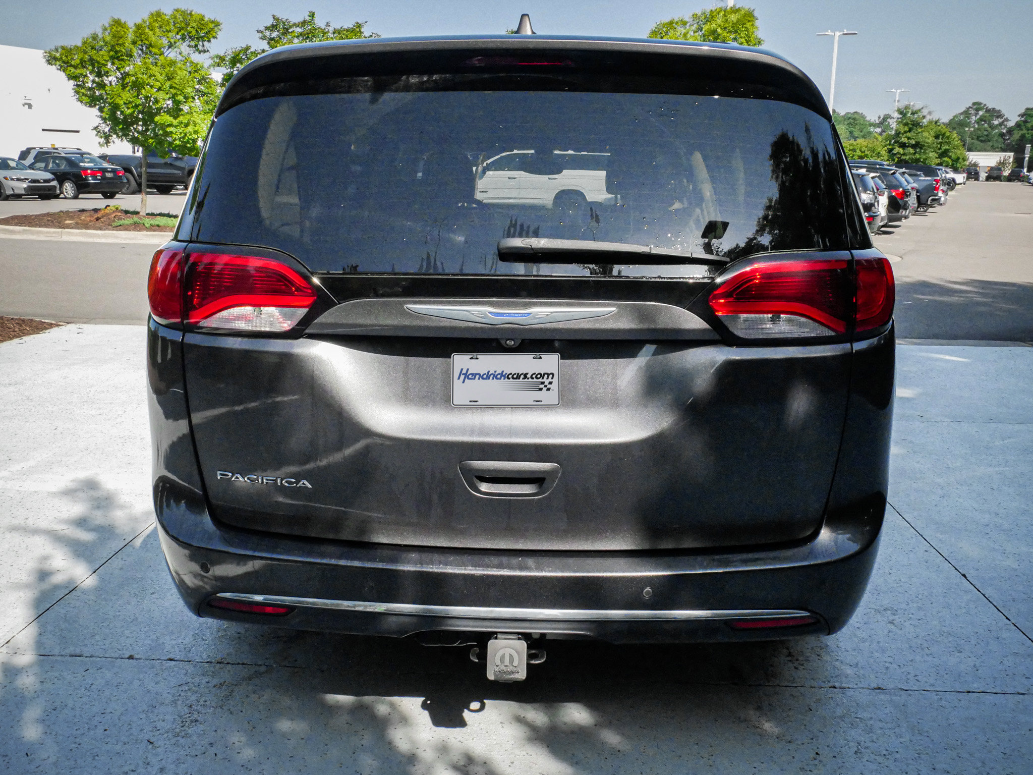 Used 2018 Chrysler Pacifica Touring-L Plus w/ Tire & Wheel Group FWD image 9