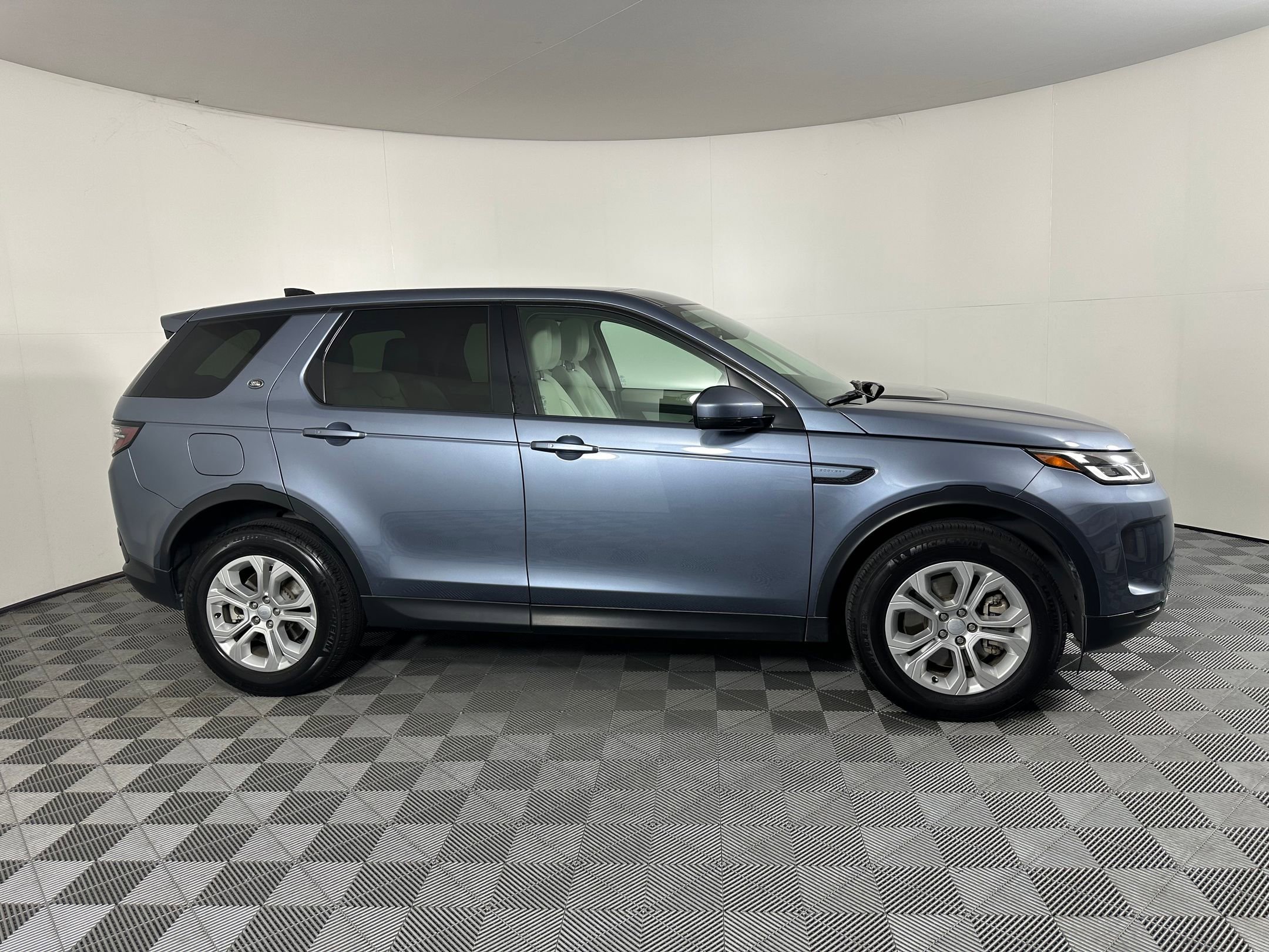 Used 2023 Land Rover Discovery Sport S image 7