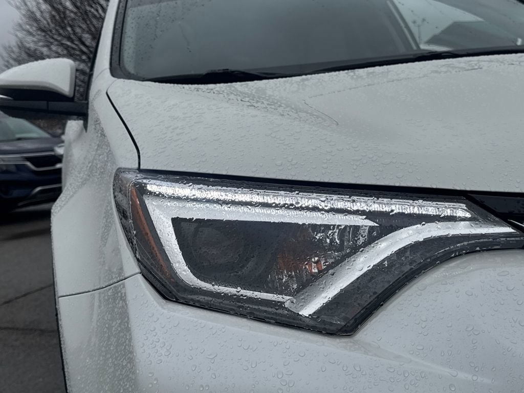 Used 2018 Toyota RAV4 Limited image 17
