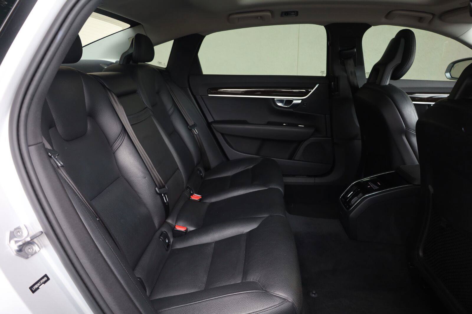 Used 2018 Volvo S90 T5 Momentum w/ Convenience Package FWD image 27