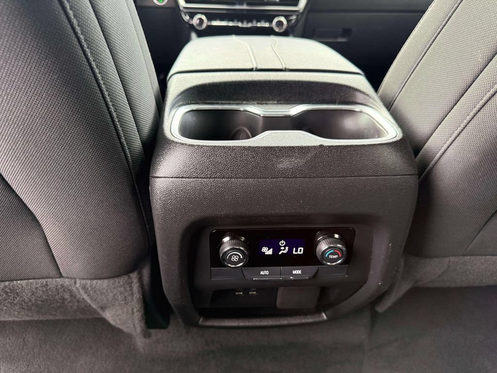 Used 2024 Chevrolet Traverse LT FWD image 15