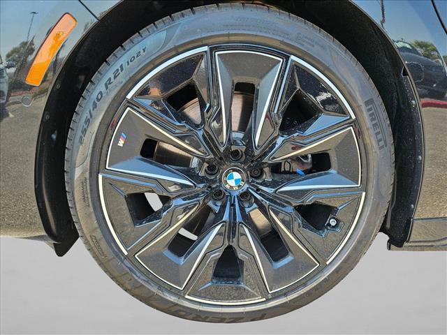 New 2025 BMW 750e xDrive image 10