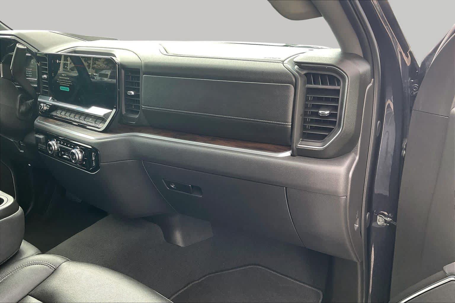 Used 2025 GMC Sierra 1500 SLT AWD/4WD image 18
