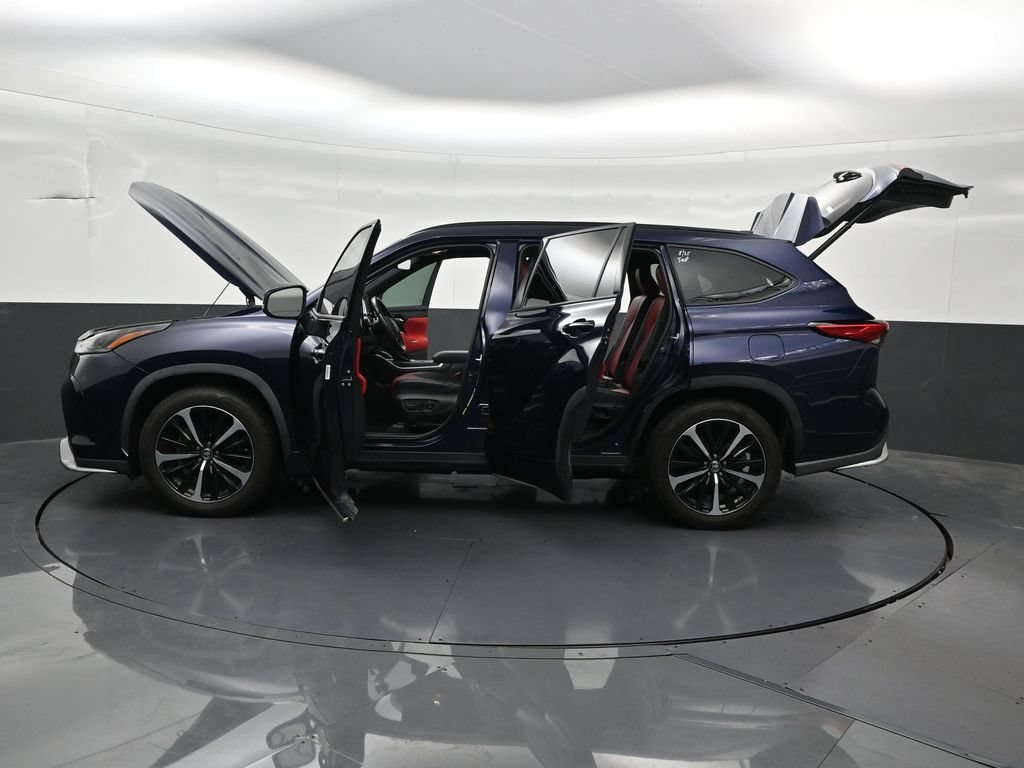 Used 2021 Toyota Highlander XSE FWD image 34