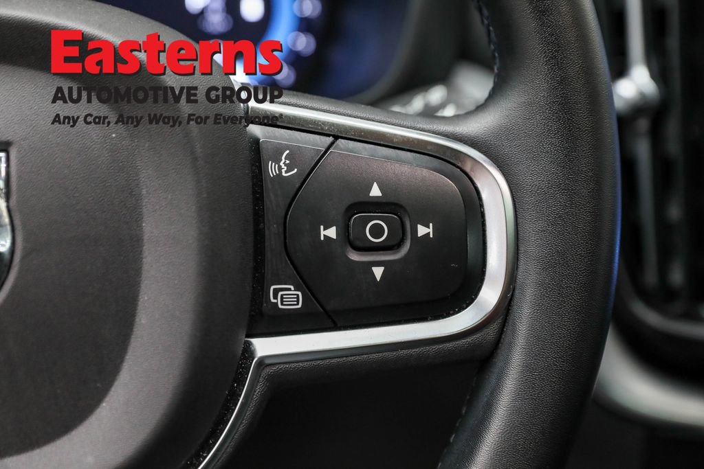 Used 2023 Volvo XC60 B5 Core image 16