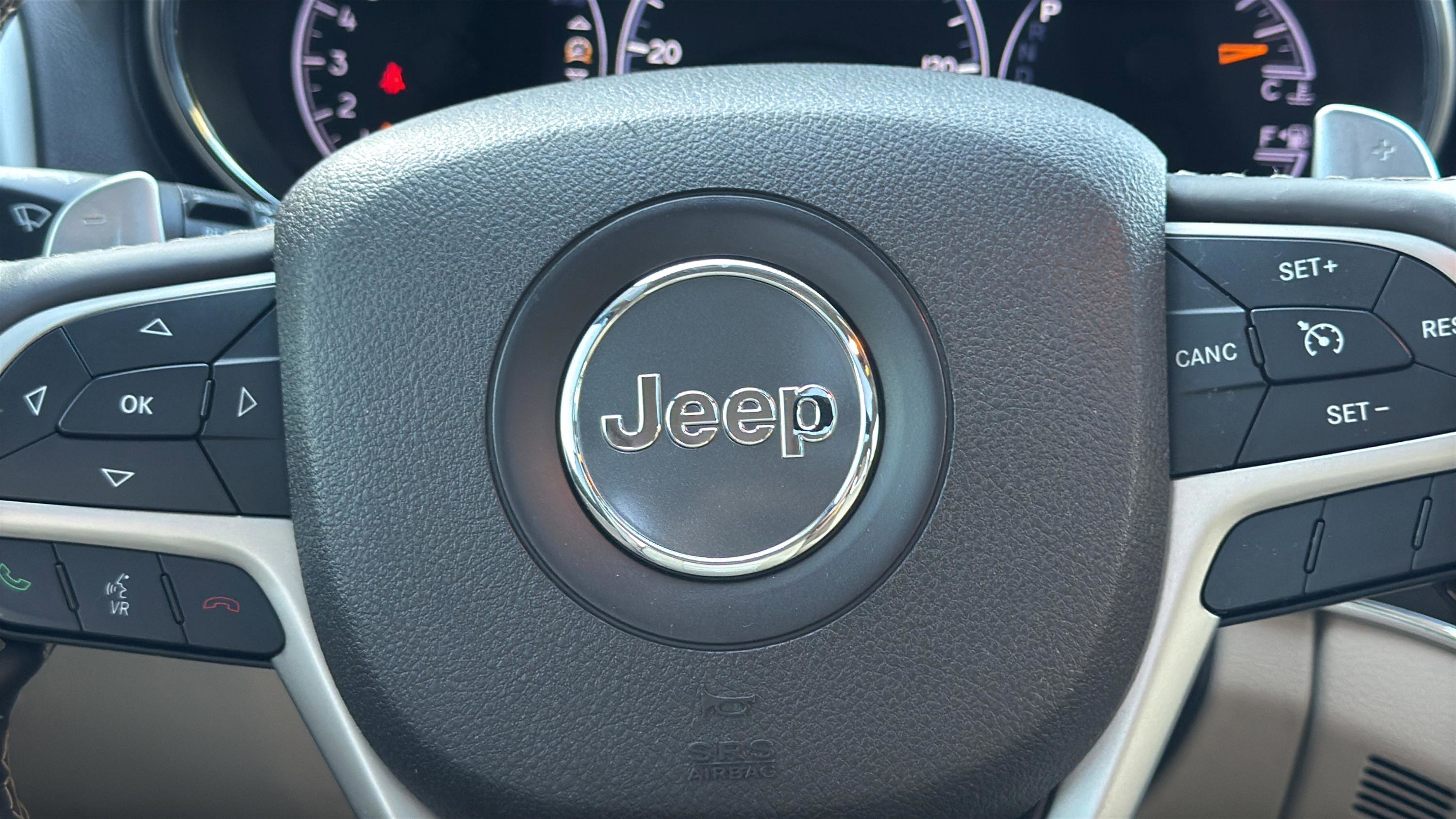 Used 2017 Jeep Grand Cherokee Overland AWD/4WD image 35