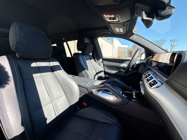 Used 2025 Mercedes-Benz GLS 580 4MATIC image 14