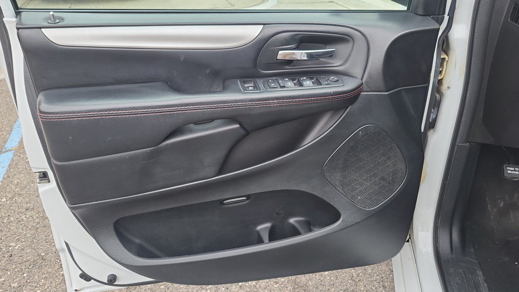 Used 2018 Dodge Grand Caravan GT FWD image 15