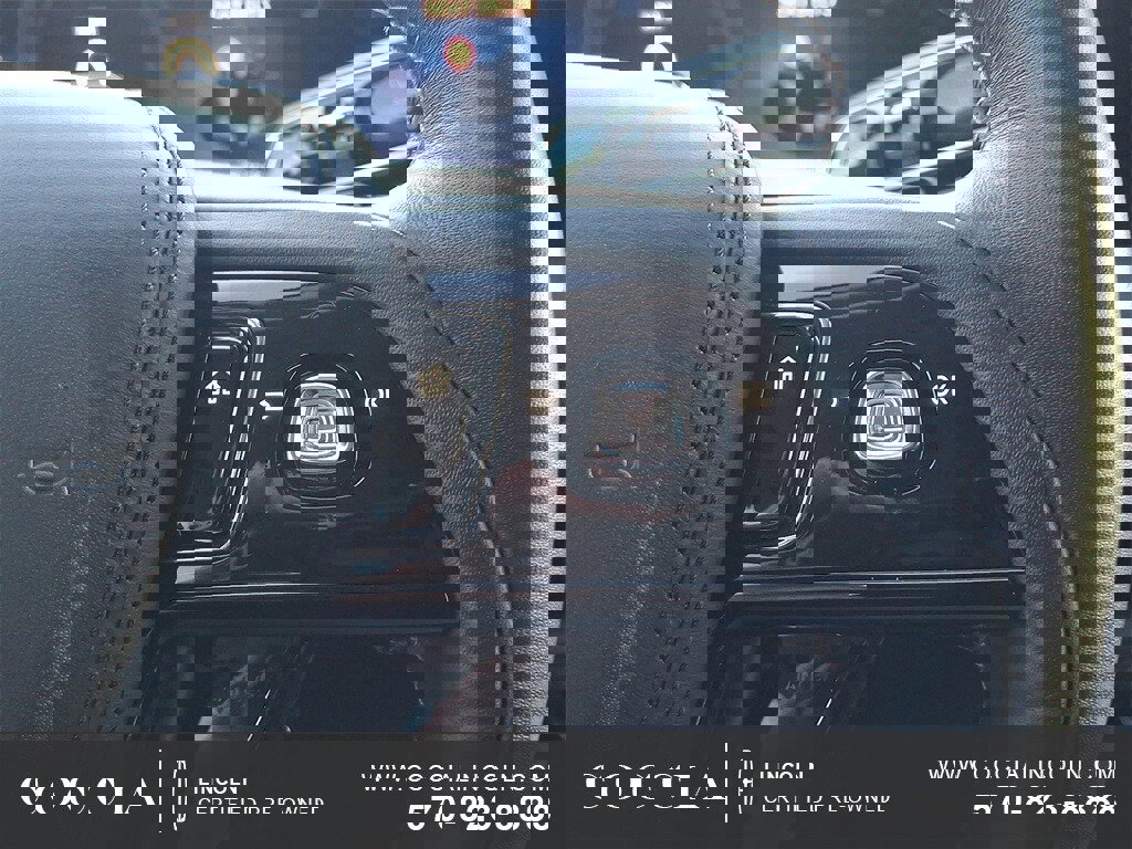 Certified 2025 Lincoln Aviator AWD image 22