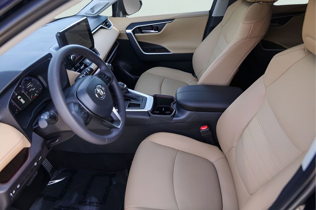 Used 2025 Toyota RAV4 Limited image 12