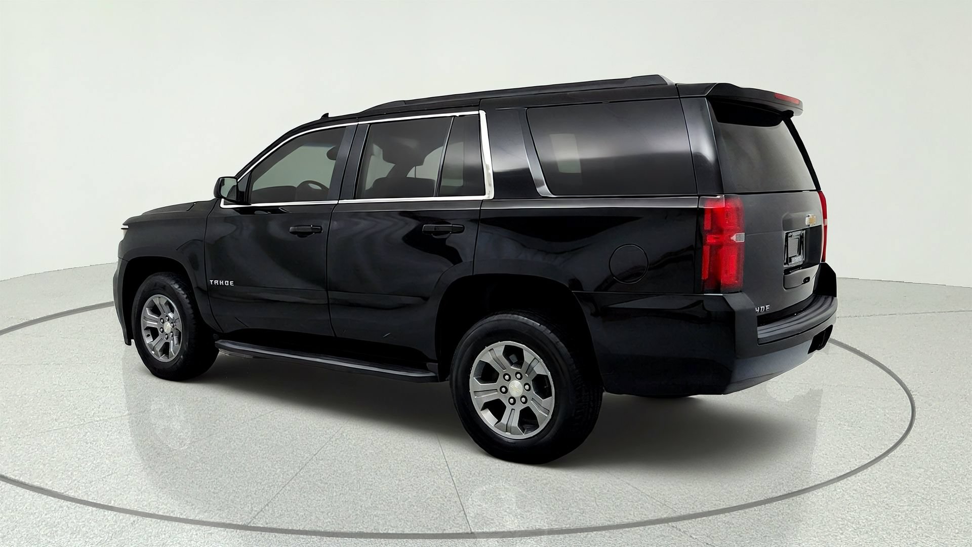 Used 2019 Chevrolet Tahoe LS AWD/4WD image 3