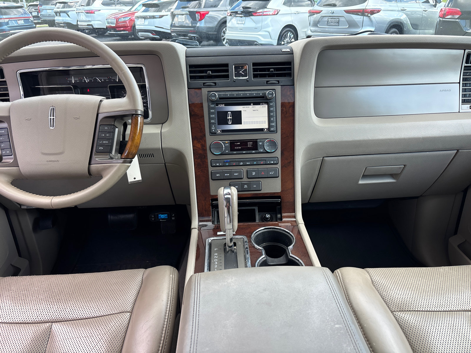 Used 2014 Lincoln Navigator L 4WD image 28