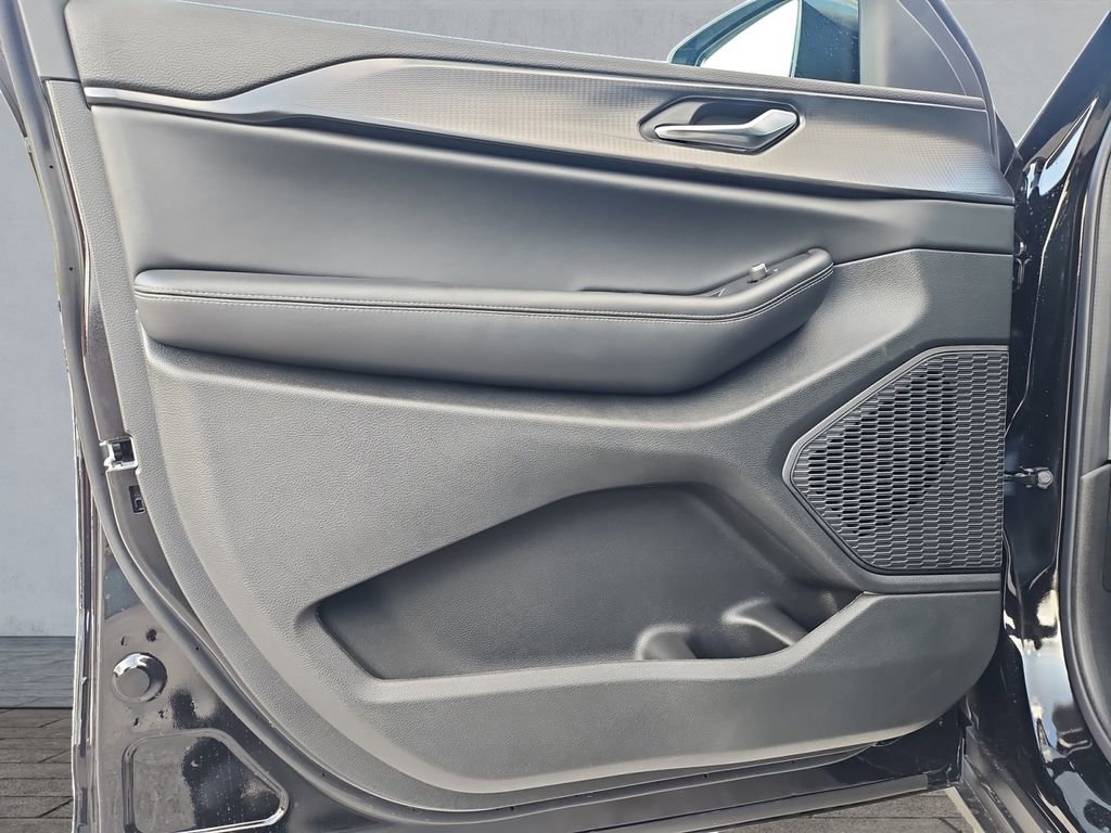 New 2025 Jeep Grand Cherokee Altitude image 17