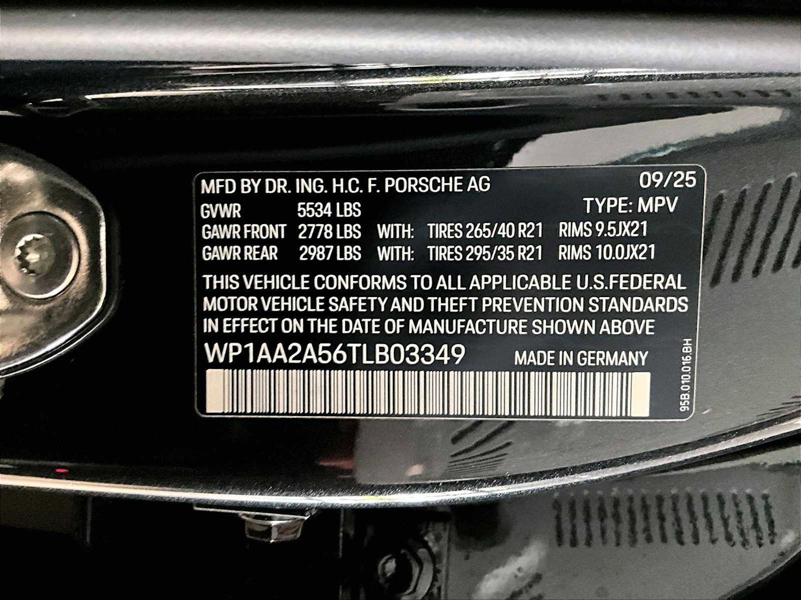 Used 2026 Porsche Macan AWD/4WD image 36