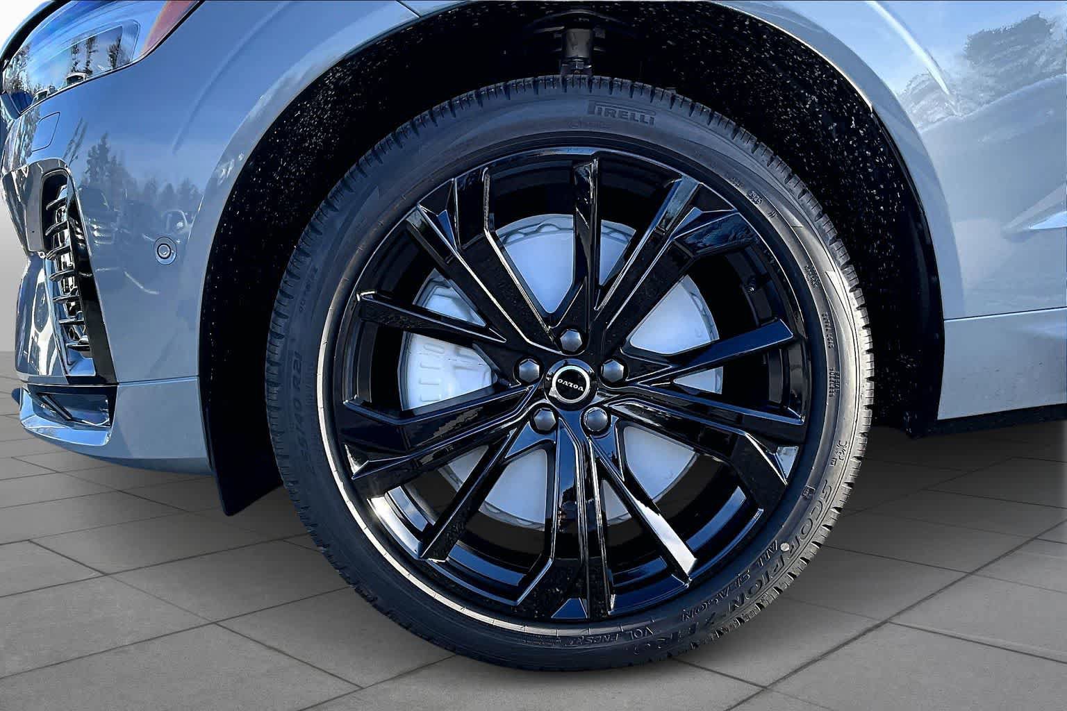 New 2026 Volvo XC60 B5 Ultra w/ Protection Package Premier AWD/4WD image 16
