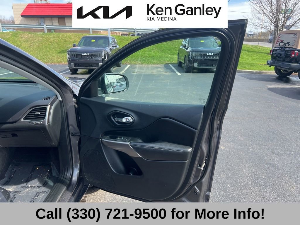 Used 2019 Jeep Cherokee Latitude Plus w/ Cold Weather Group image 56