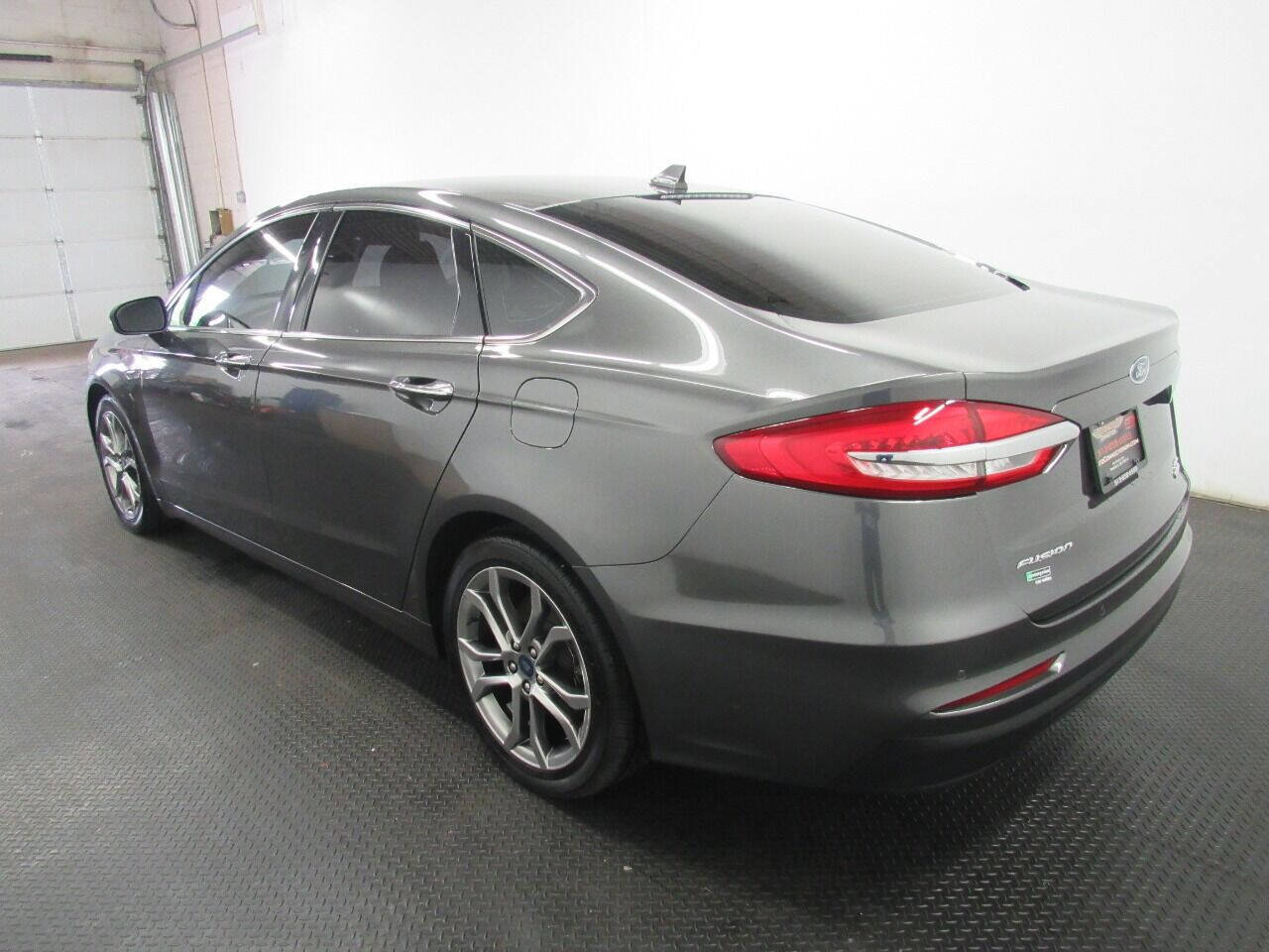 Used 2019 Ford Fusion SEL FWD image 5