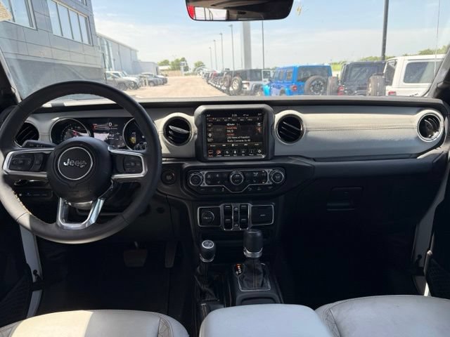 Used 2023 Jeep Wrangler Unlimited Sahara AWD/4WD image 16
