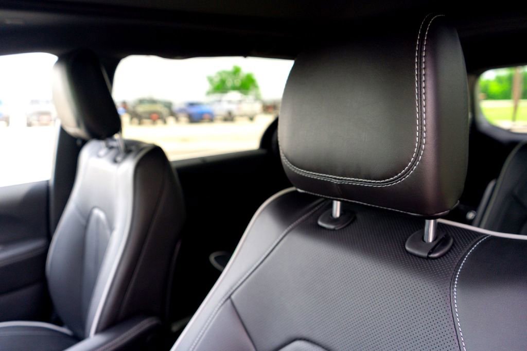 New 2026 Chrysler Pacifica Limited FWD image 11