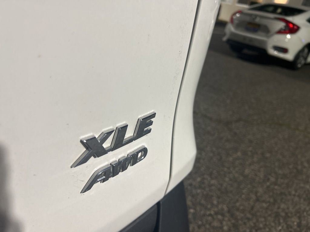 Used 2025 Toyota RAV4 XLE AWD/4WD image 8