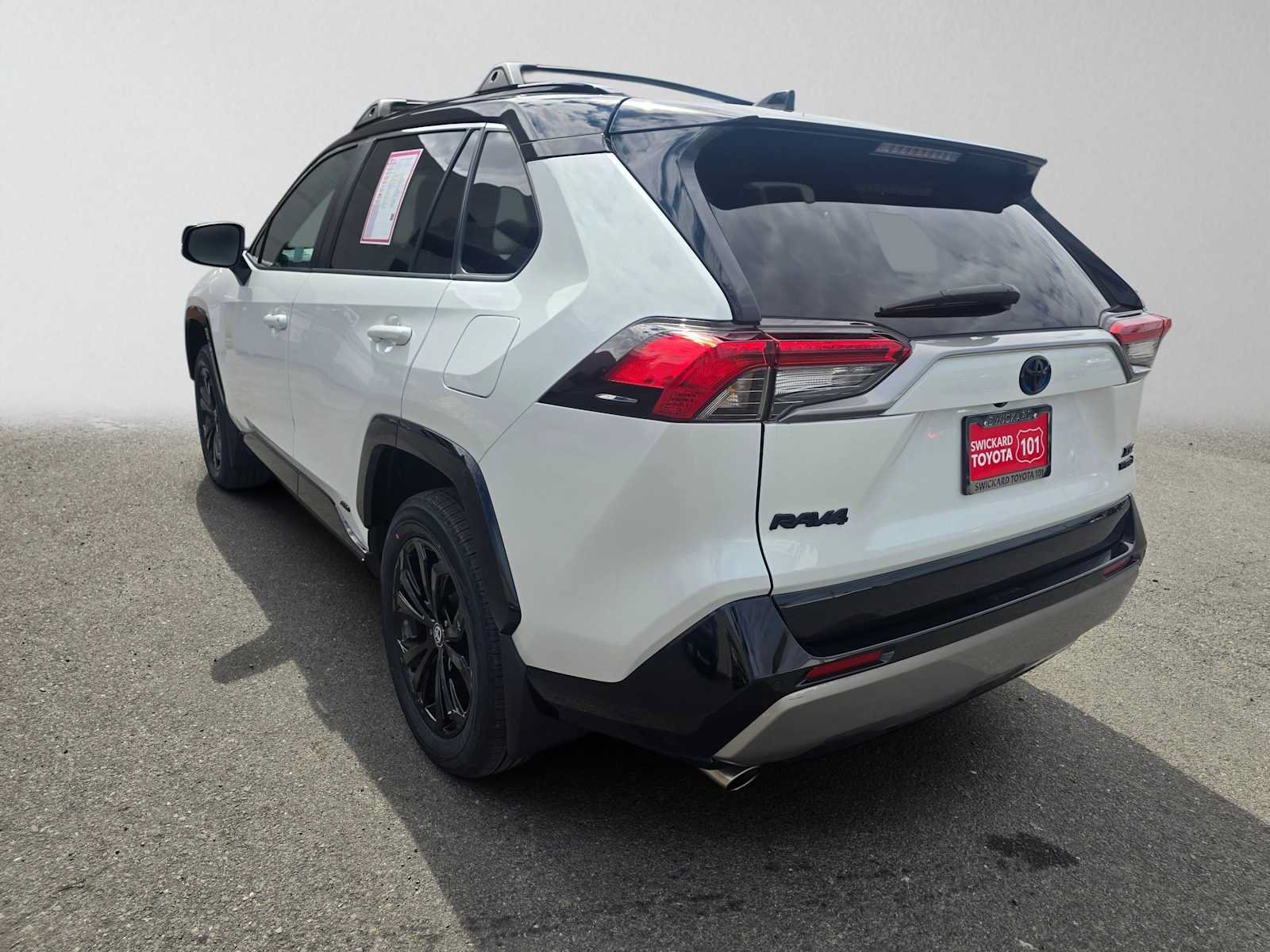 Used 2023 Toyota RAV4 XSE AWD/4WD image 5