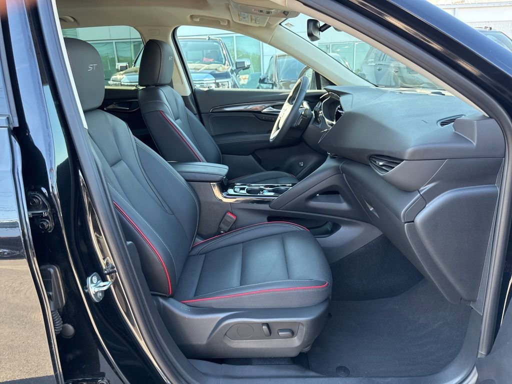 Used 2023 Buick Envision Essence w/ Sport Touring Package image 16