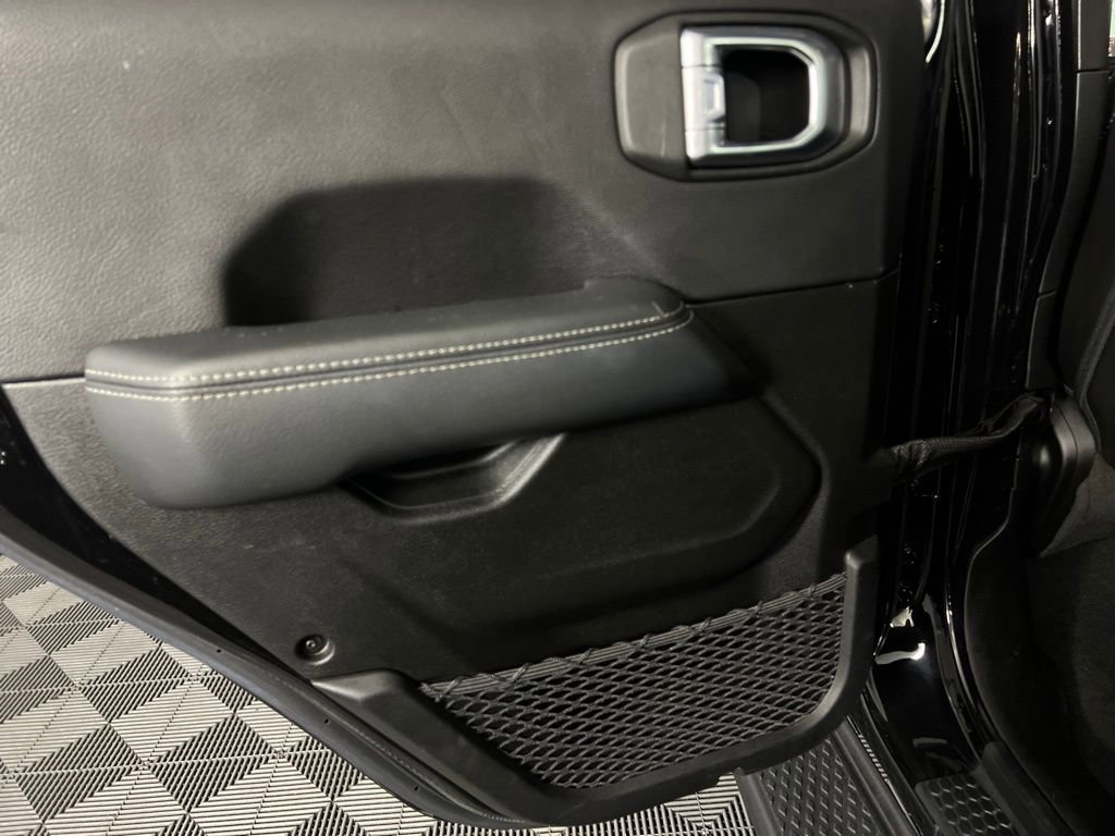 Used 2022 Jeep Gladiator Overland w/ Popular Equipment Package image 27