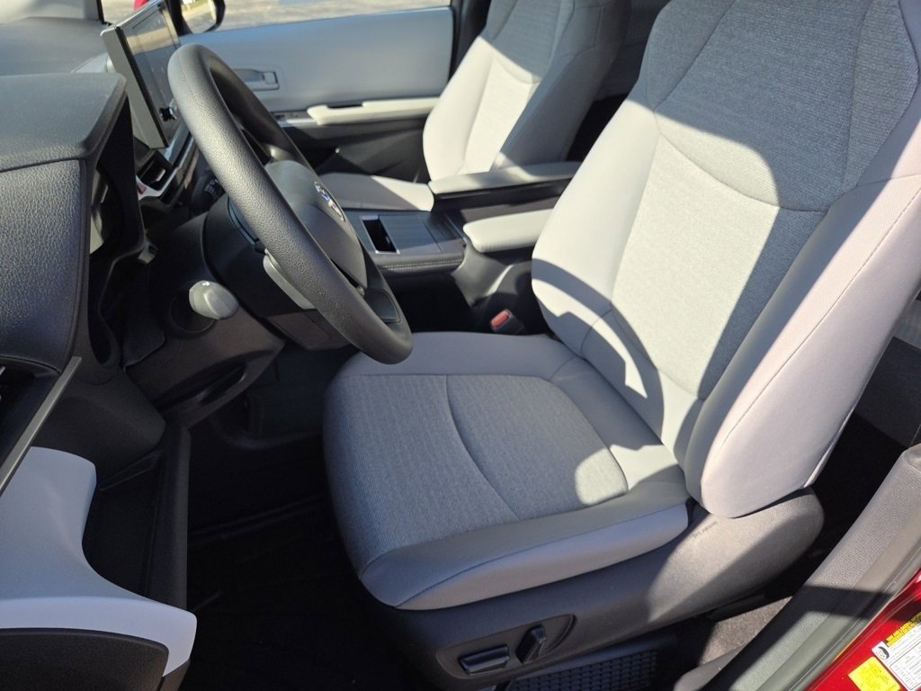 New 2026 Toyota Sienna LE image 5