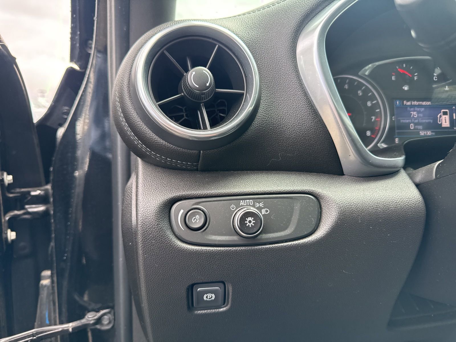 Used 2020 Chevrolet Blazer LT image 17