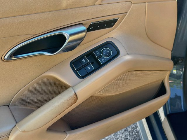 Used 2017 Porsche 718 Boxster S RWD image 19