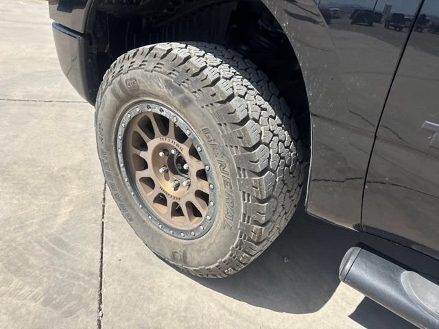 Used 2018 Nissan Titan XD AWD/4WD image 7
