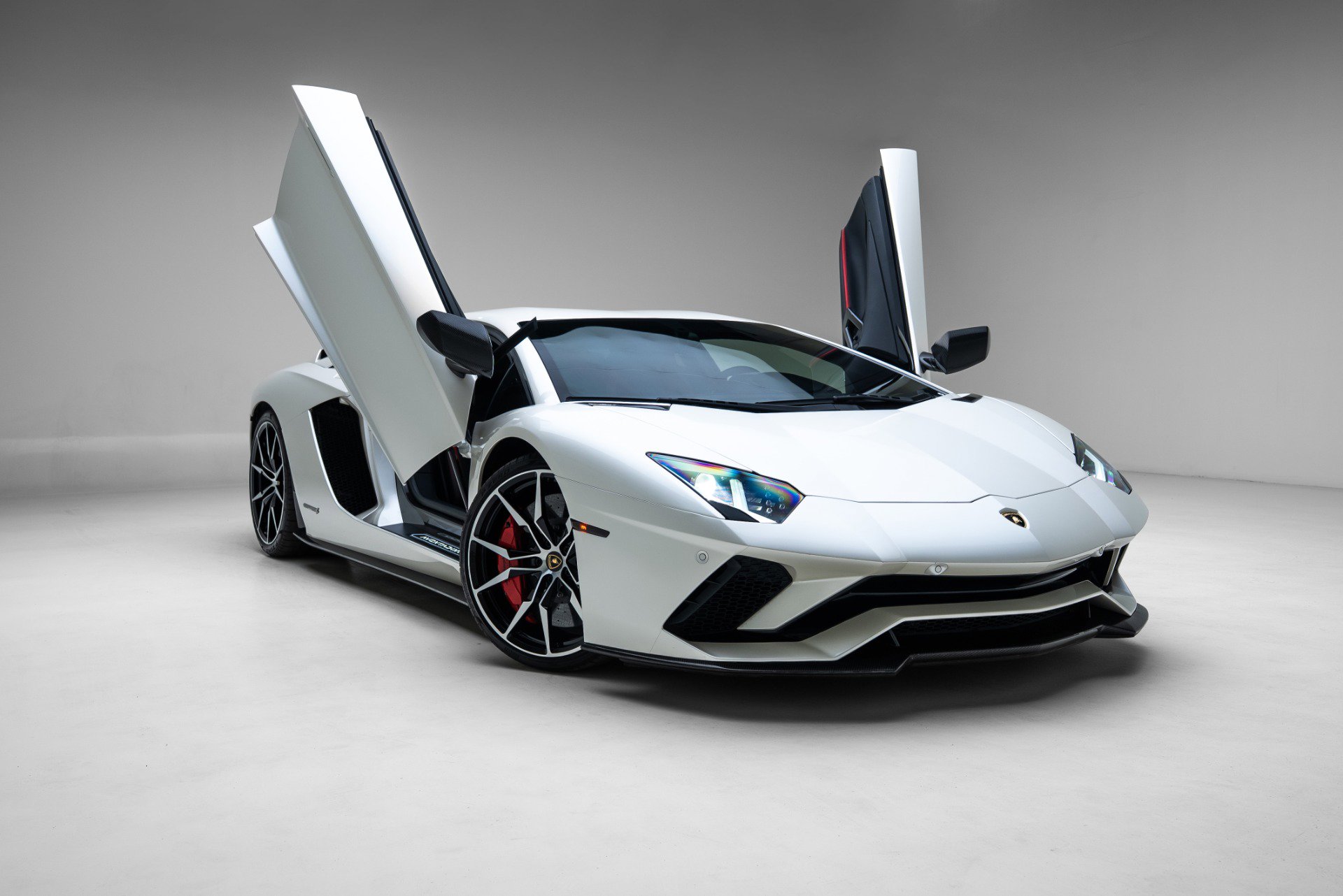 Used 2017 Lamborghini Aventador S image 22