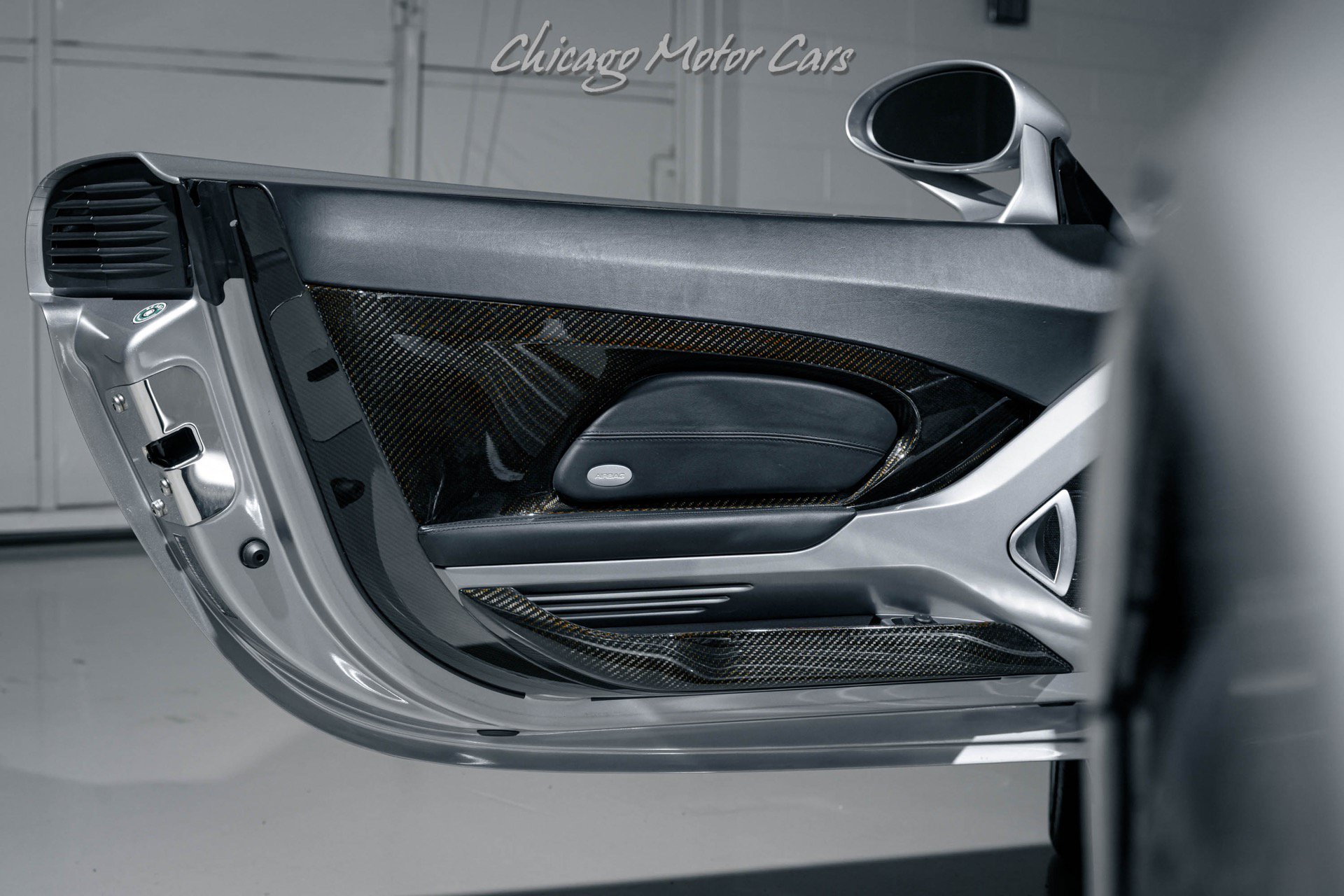 Used 2005 Porsche Carrera GT RWD image 25
