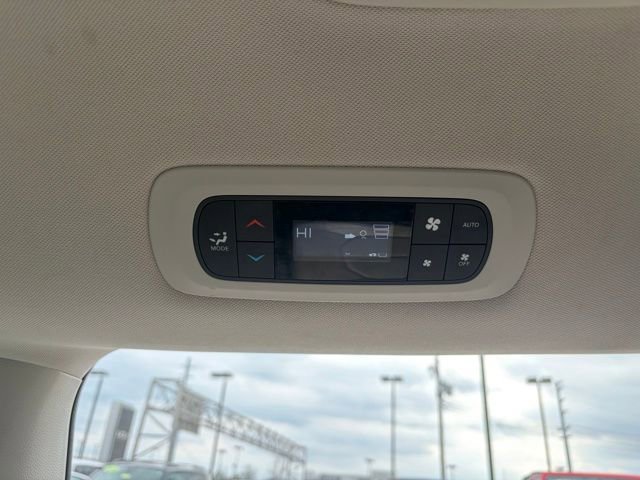 Used 2018 Chrysler Pacifica Touring-L image 21