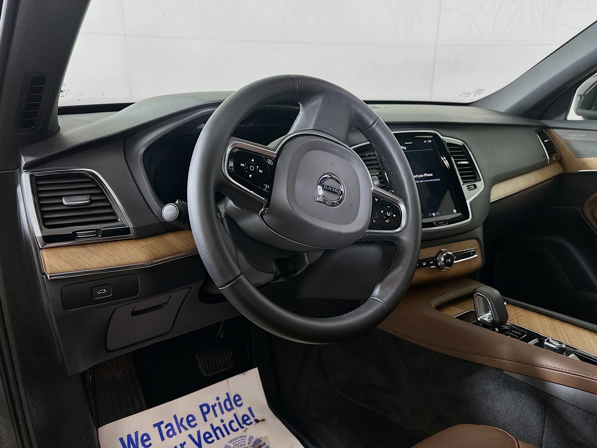 Used 2024 Volvo XC90 B6 Plus w/ Protection Package Premier image 9