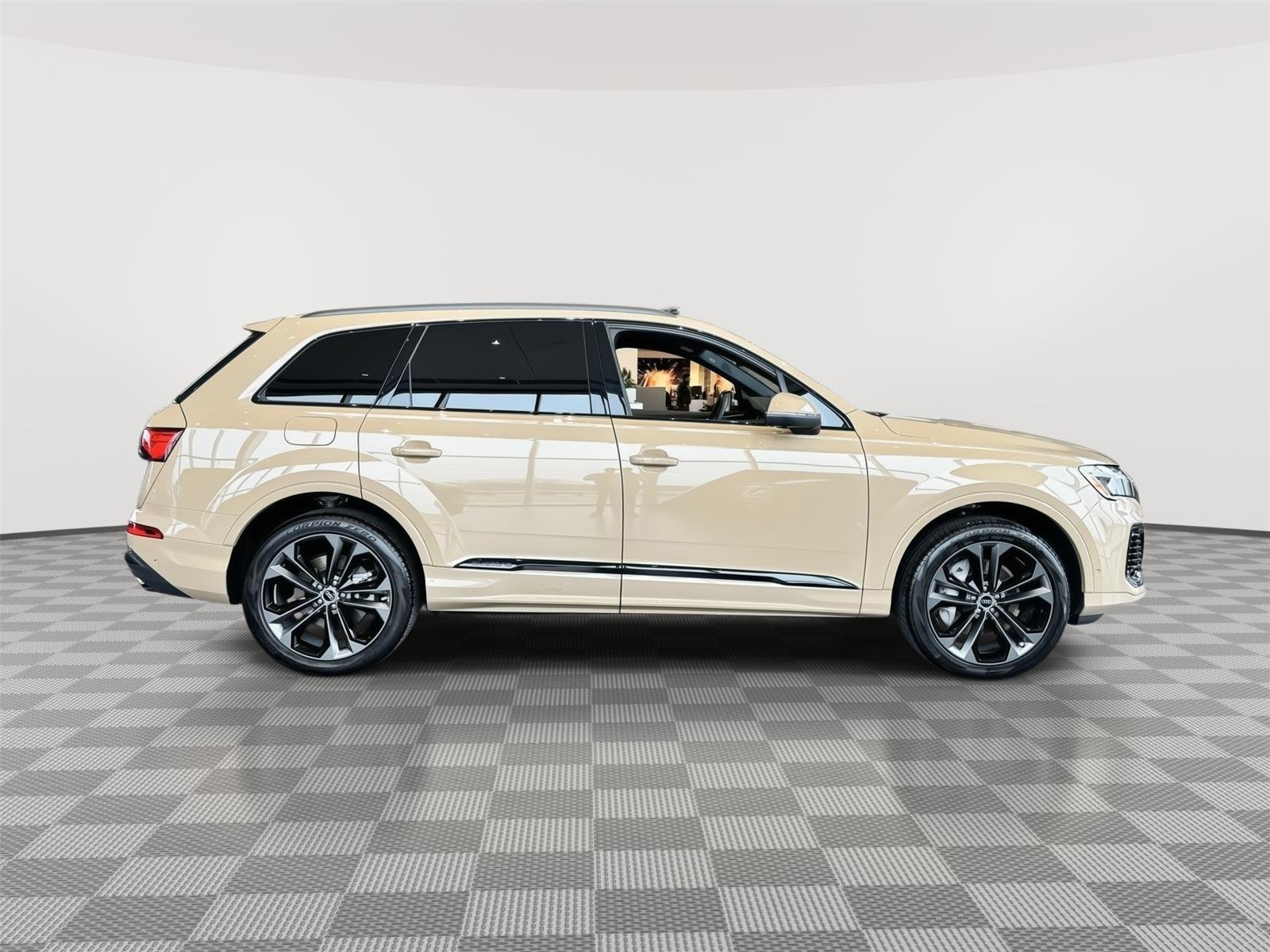 Certified 2025 Audi Q7 3.0T Premium Plus AWD/4WD image 4