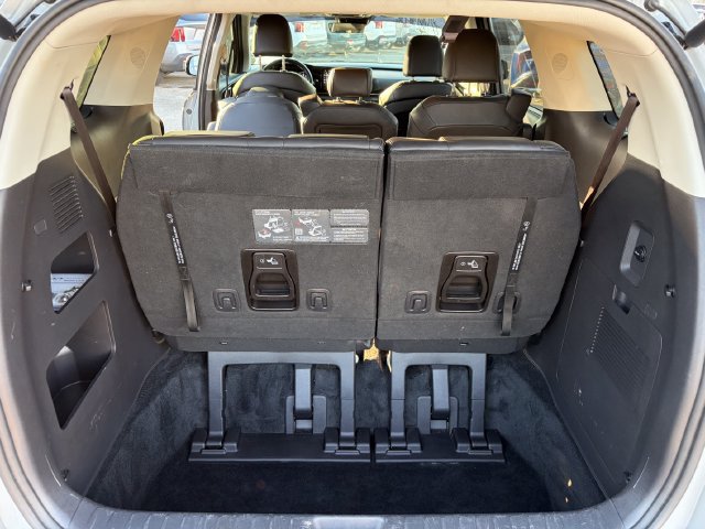 Certified 2024 Kia Carnival EX FWD image 33