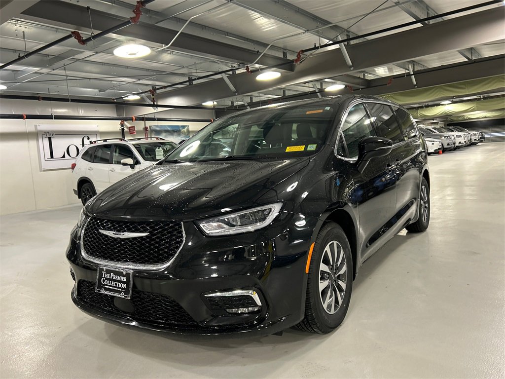 Used 2022 Chrysler Pacifica Touring-L image 5