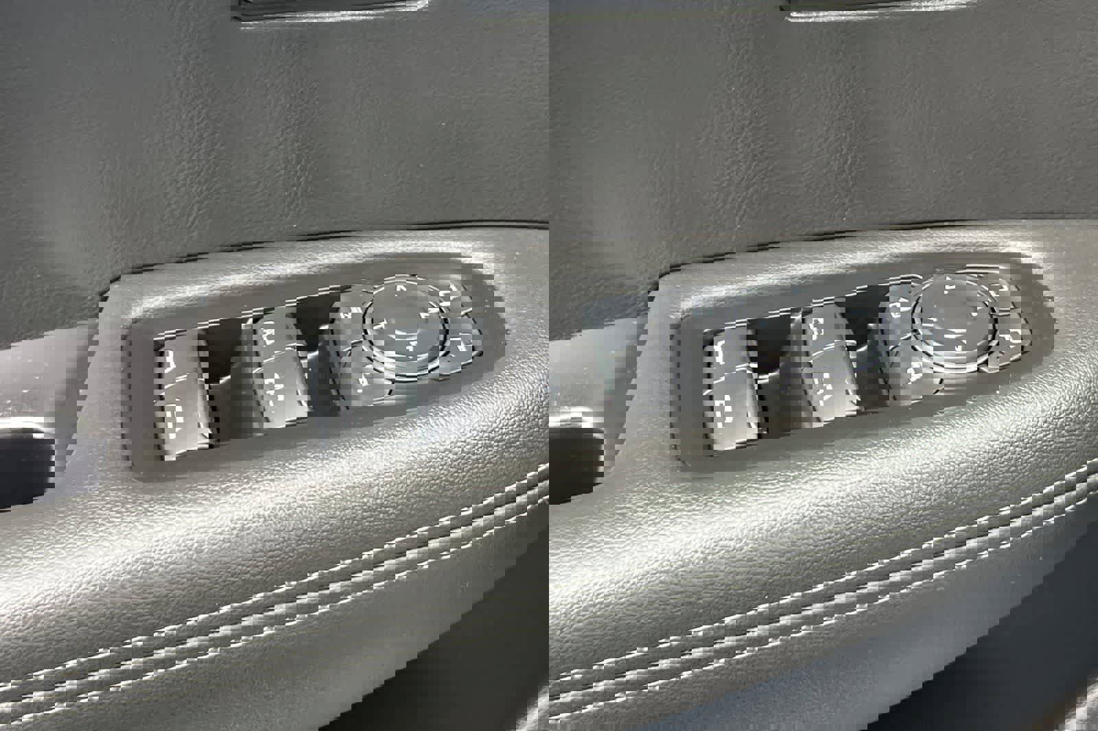 Used 2025 Cadillac XT6 Premium Luxury w/ Technology Package image 14