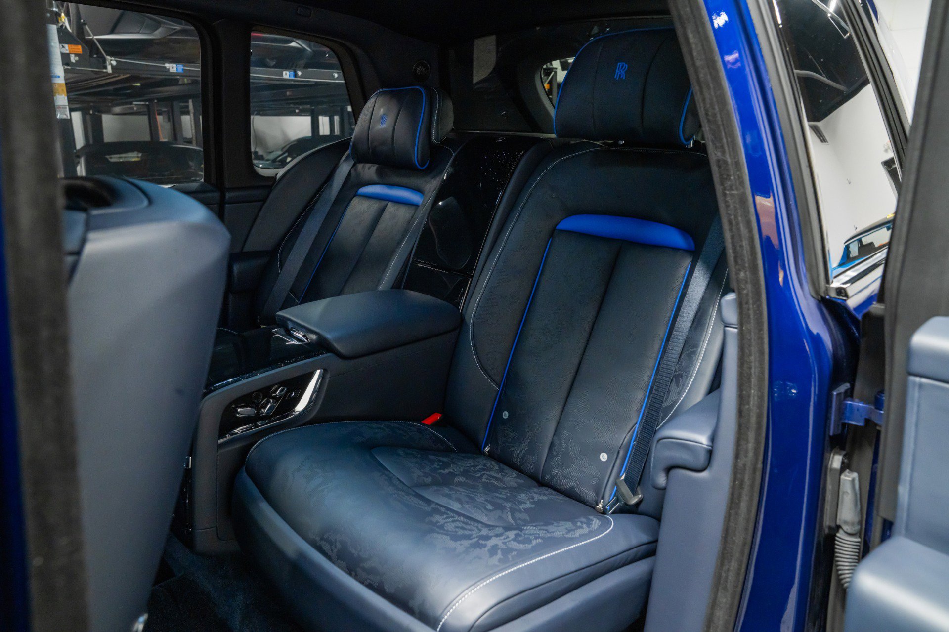 Used 2024 Rolls-Royce Cullinan Black Badge image 15