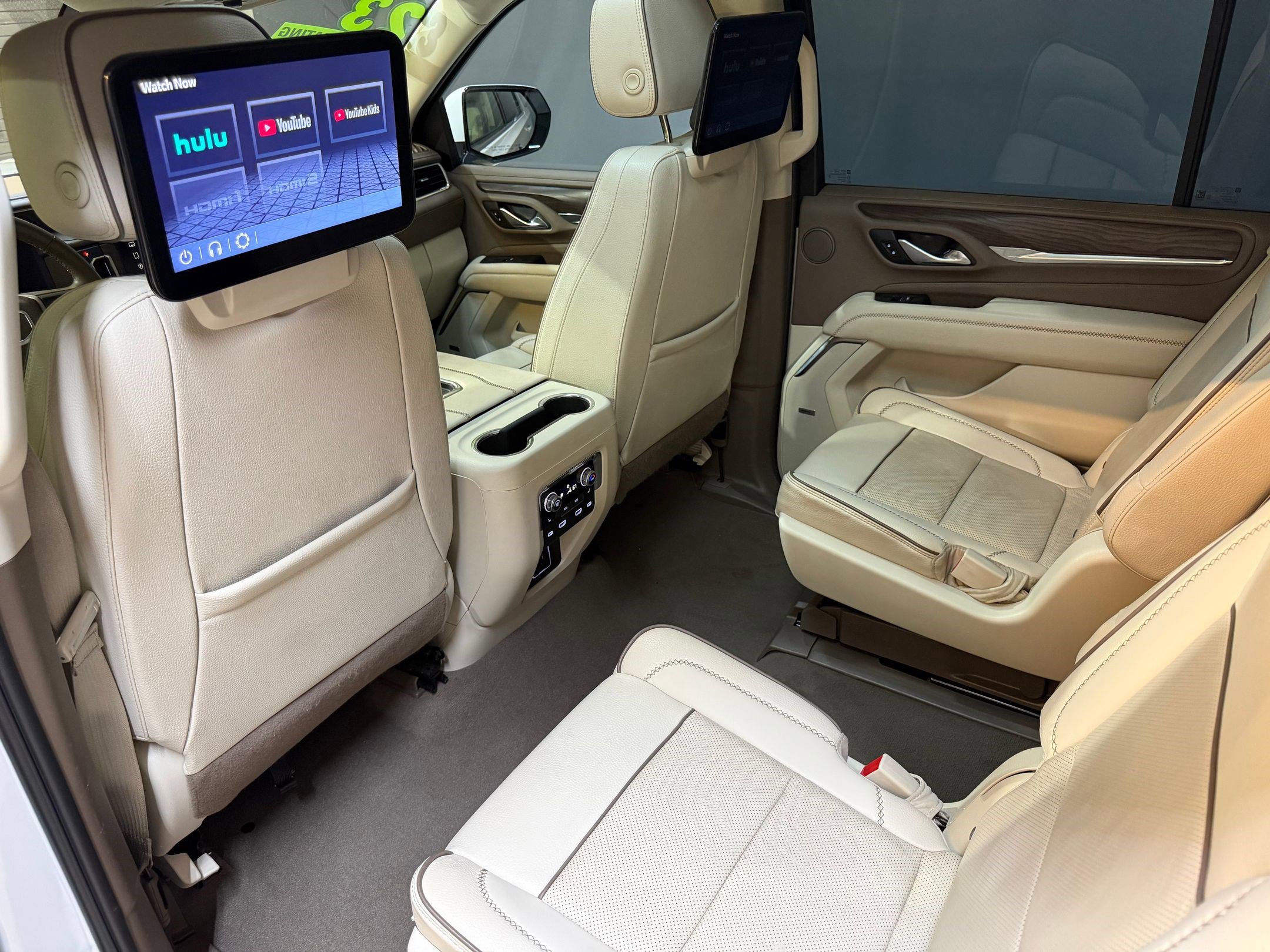 Used 2023 GMC Yukon XL Denali image 14