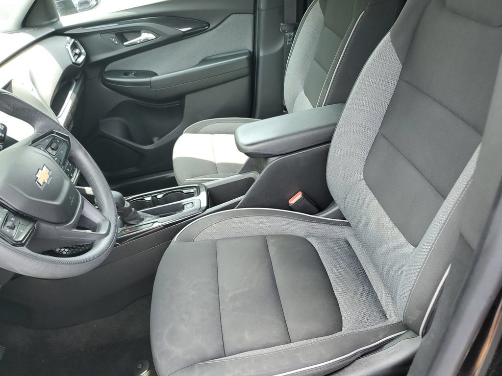 Used 2023 Chevrolet TrailBlazer LT FWD image 17