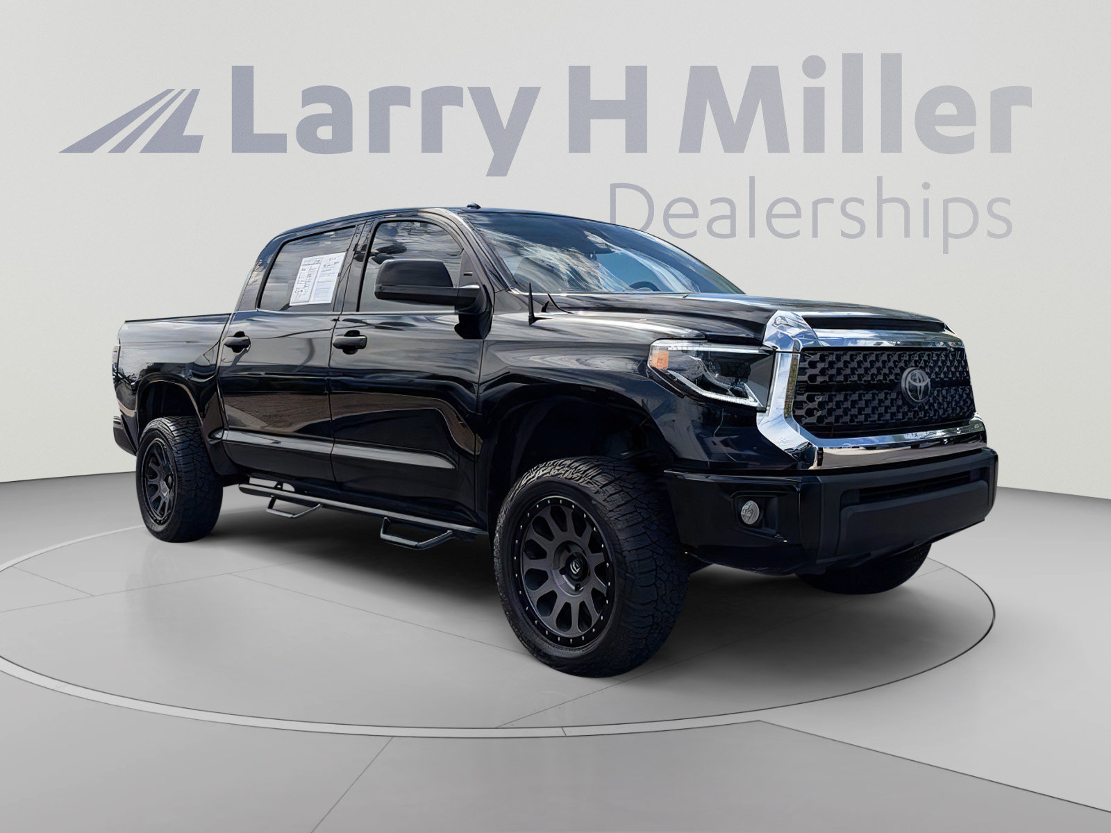 Used 2018 Toyota Tundra SR5 w/ SR5 Upgrade Package AWD/4WD image 8