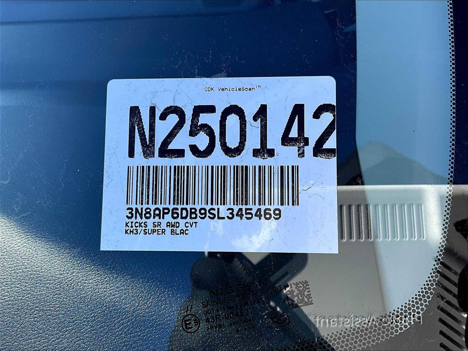 New 2025 Nissan Kicks SR w/ Illumination Package image 17