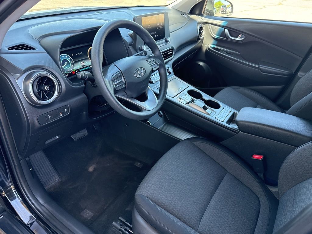Used 2023 Hyundai Kona SE image 19