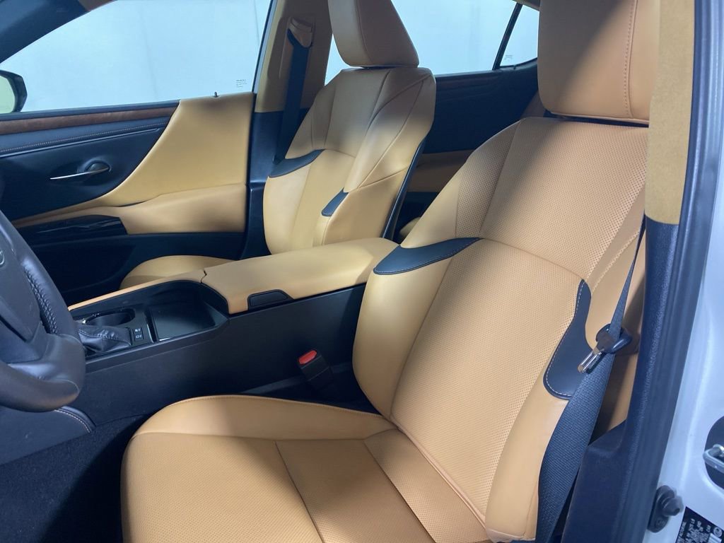 Certified 2023 Lexus ES 300h w/ Premium Package image 12