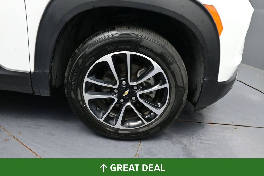 Used 2025 Chevrolet TrailBlazer LT AWD/4WD image 19