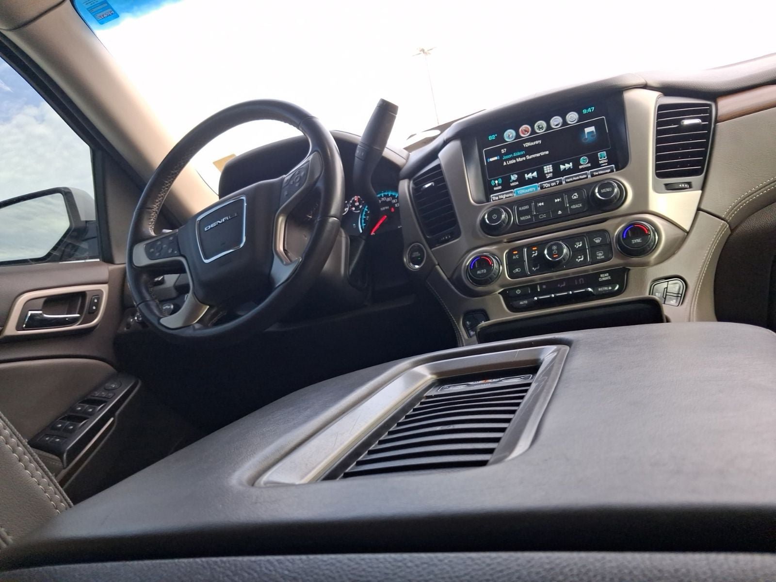 Used 2019 GMC Yukon XL Denali w/ Open Road Package AWD/4WD image 16