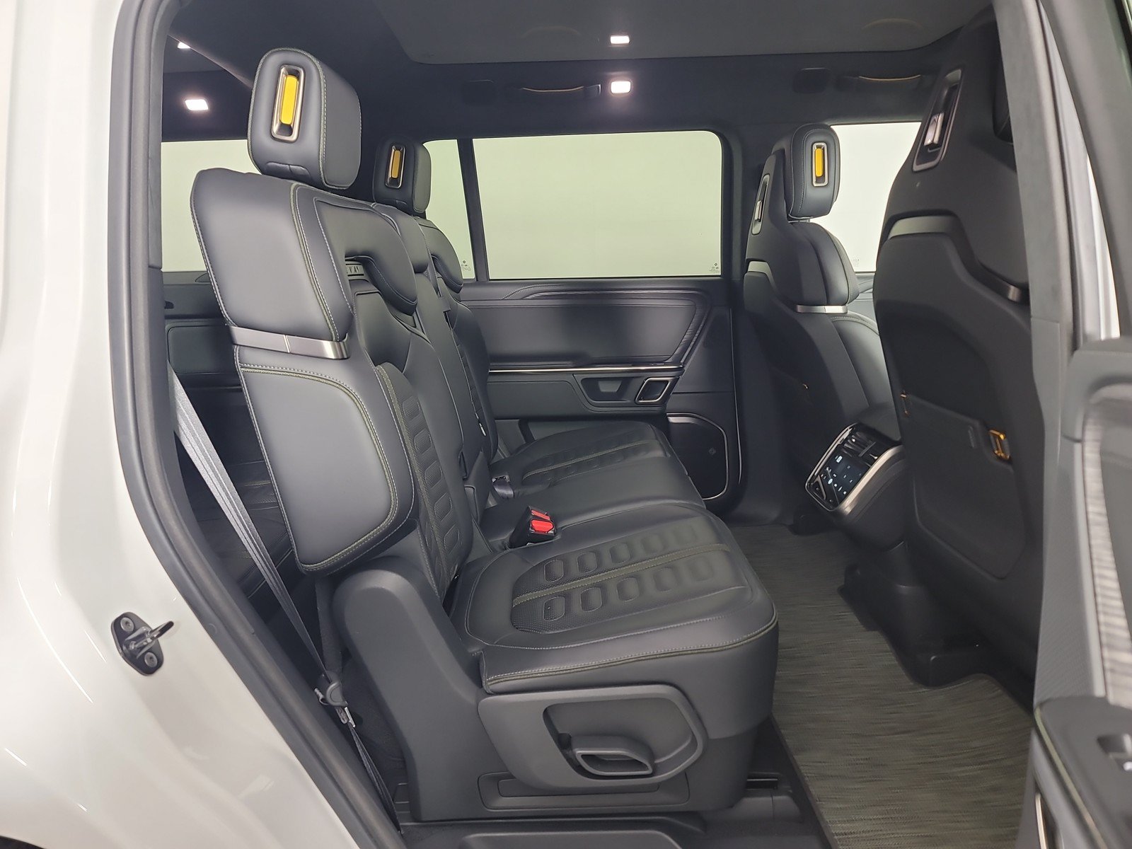 Used 2024 Rivian R1S Adventure AWD/4WD image 23