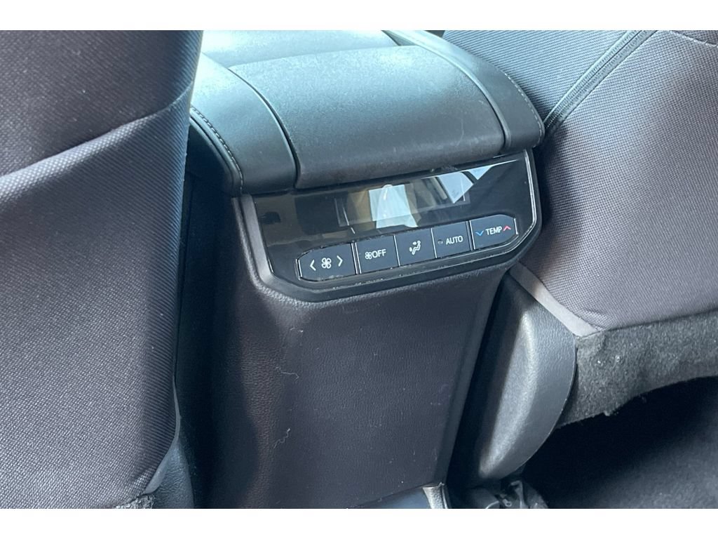 Used 2021 Toyota Highlander LE FWD image 41